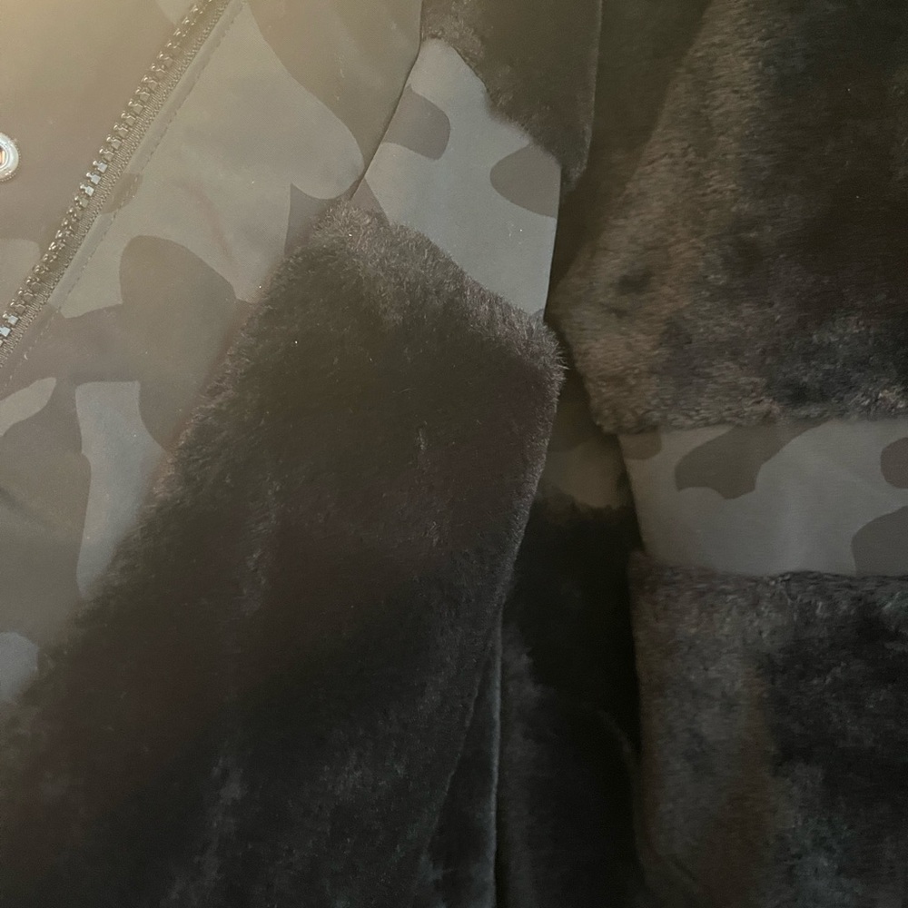 Seraphine Black Camo Maternity & Babywearing Puffer Jacket - Picture 7 of 9